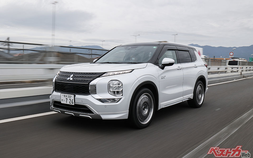 クルーズコントロールを使用した高速走行では静粛性も高く快適そのもの。1本1万4990円は安い