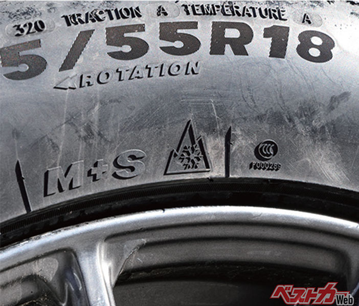 M＋Sに加えスノーフレークマークを獲得し、冬用タイヤ規制中も走行可能だ