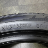 【4本セット】【ｱｳﾄﾚｯﾄ】MOMO NORTH POLE W-2 205/45R17 88V XL ｽﾀ