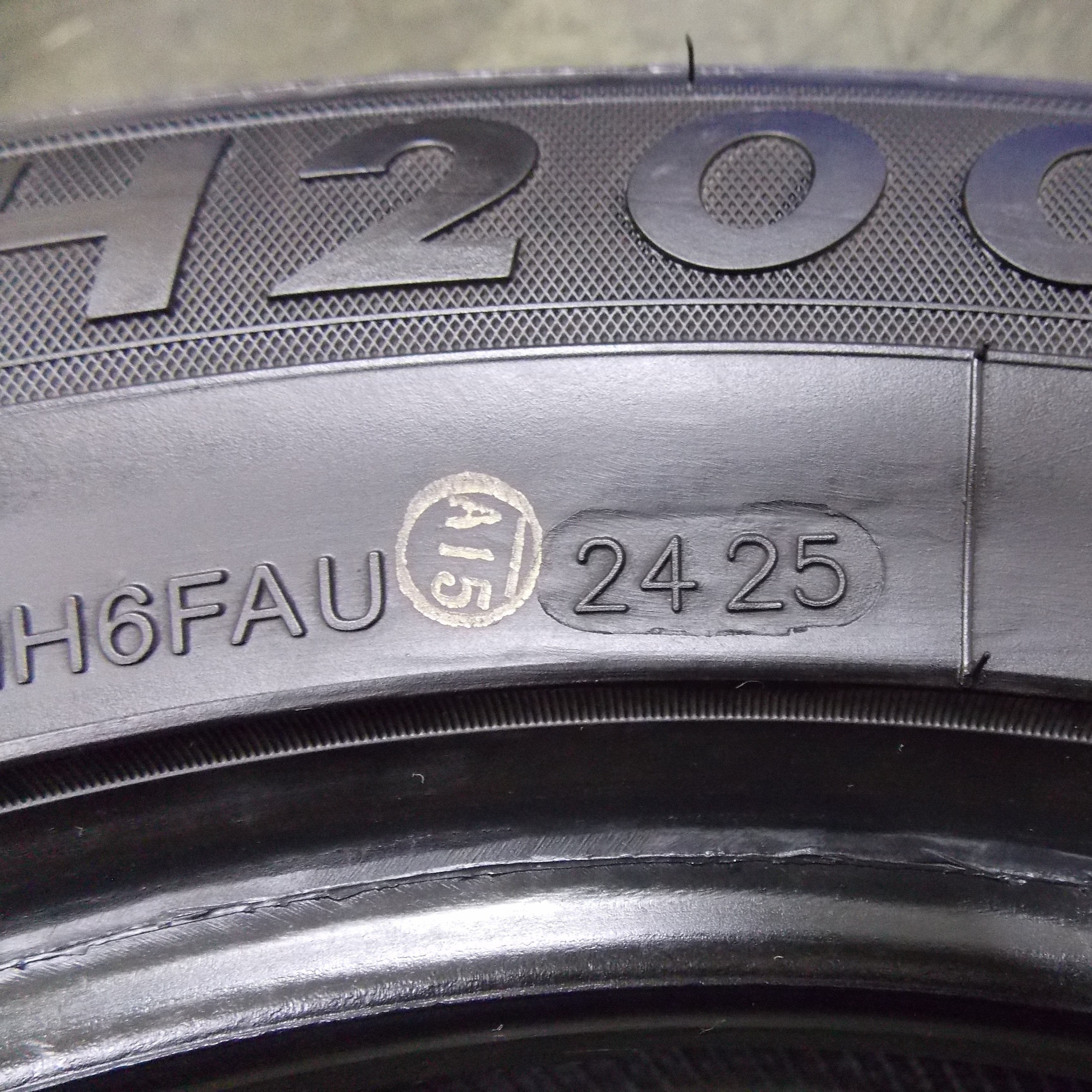 中古】ZEETEX WH2000 SUV 235/55R18 104H XL ｽﾀｯﾄﾞ - オートウェイ